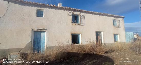  Casa de piedra para restaurar con terreno - ALMERIA 