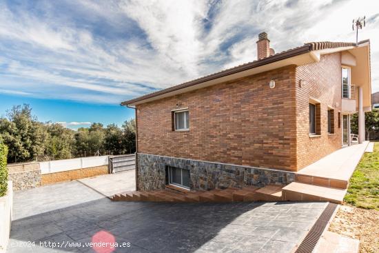 PRECIOSA CASA EXCLUSIVA EN CASTELLARNAU DE 4 HABITACIONES 3 BAÑOS Y GRAN JARDIN - SABADELL - BARCEL