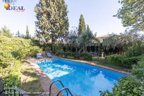 ¡MAGNIFICO CHALET CON AMPLIOS JARDINES Y PISCINA EN CORTIJO DEL AIRE! - GRANADA