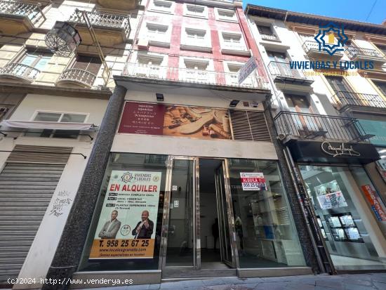 Edificio en alquiler. Calle Zacatín. Centro turístico y comercial de Granada. 3 plantas + terraza 