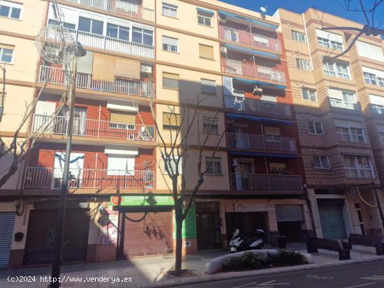  Se vende local Comercia (Avda. Cami nou) - VALENCIA 