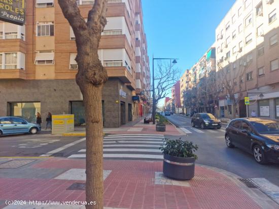 Se vende local Comercia (Avda. Cami nou) - VALENCIA