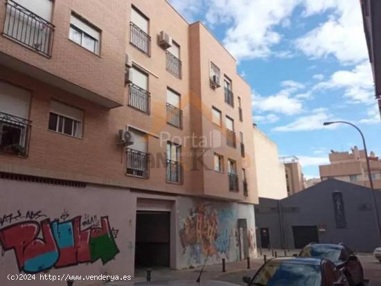 LOCAL COMERCIAL EN BASTO CALLE CARTAGENA - ALMERIA