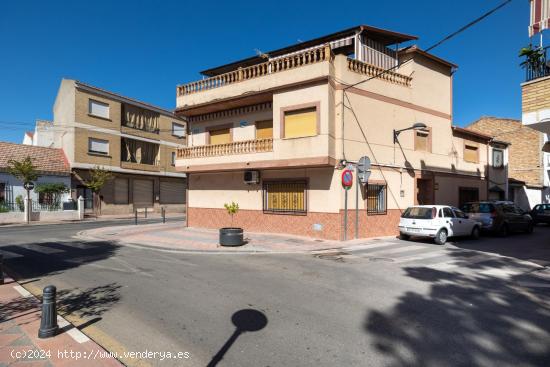 MAGNÍFICA CASA EN EL CENTRO DE ARMILLA - GRANADA