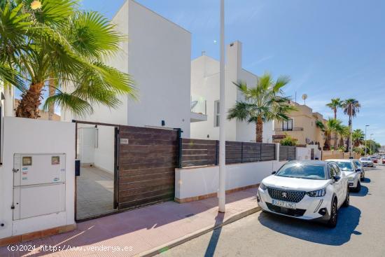 Villa de Lujo con vistas al mar en Rosaleda-los frutales, Torrevieja - ALICANTE