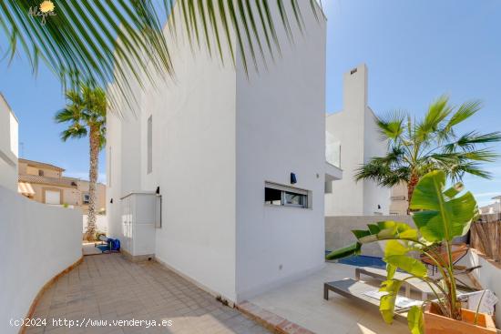 Villa de Lujo con vistas al mar en Rosaleda-los frutales, Torrevieja - ALICANTE