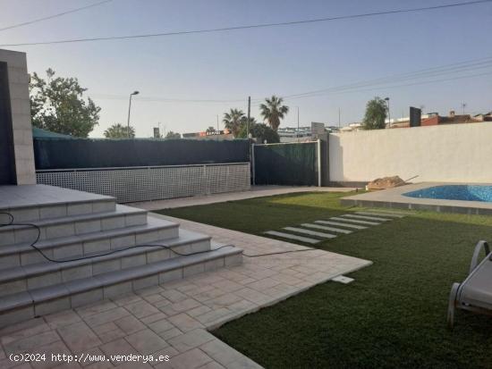 Preciosa Villa Reformada con Piscina en Los Balcones, Torrevieja - ALICANTE