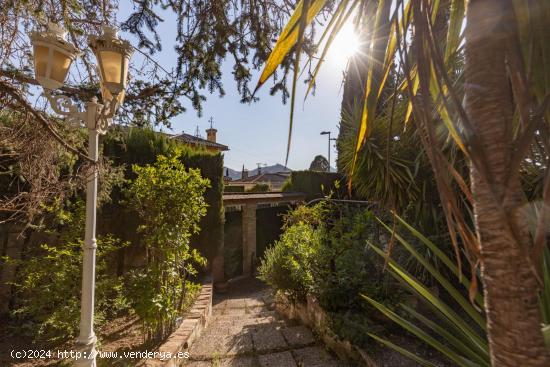 ¡MAGNIFICO CHALET CON AMPLIOS JARDINES Y PISCINA EN CORTIJO DEL AIRE! - GRANADA