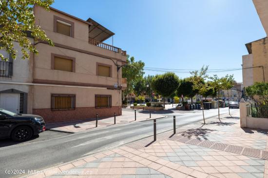 MAGNÍFICA CASA EN EL CENTRO DE ARMILLA - GRANADA