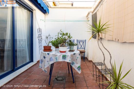 BONITO DUPLEX CON PLAZA DE GARAJE AL LADO DE LA PLAYA DEL TESORILLO - GRANADA