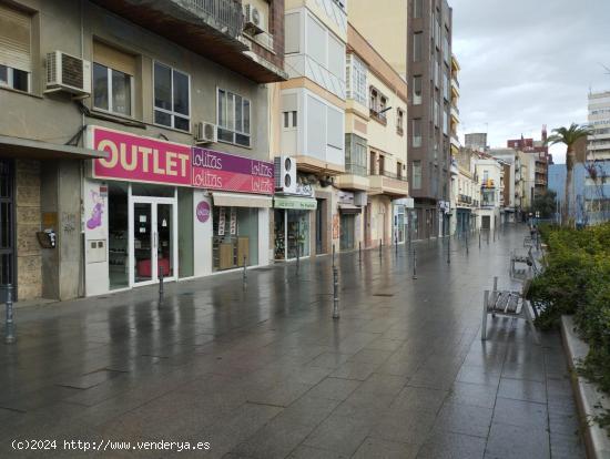 Amplio local en el centro de Badajoz - BADAJOZ