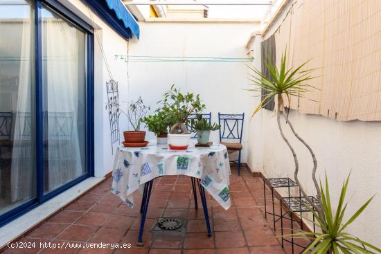 BONITO DUPLEX CON PLAZA DE GARAJE AL LADO DE LA PLAYA DEL TESORILLO - GRANADA