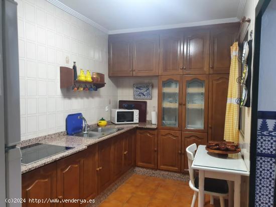 Casa muy bien situada en Alcalá de Guadaira. Lista para entrar a Vivir. - SEVILLA