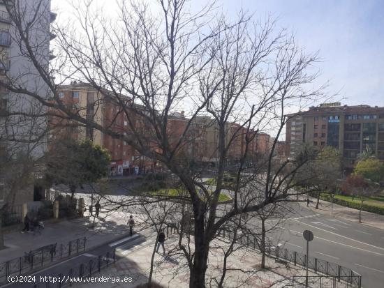 Local con posibilidad de convertirlo en vivienda, junto a la Cruz de los Caídos - CACERES