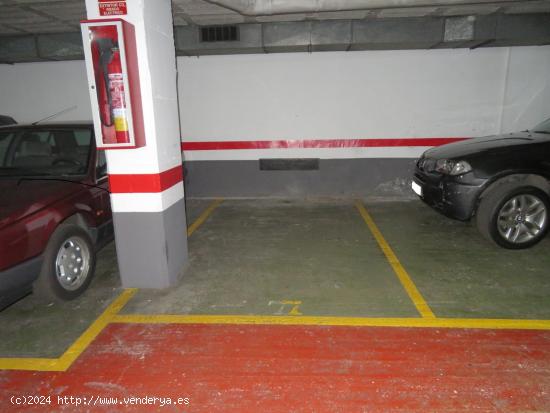  PISO PARA COCHE MEDIANO EN BARRIO SANT ANTONI - BARCELONA 