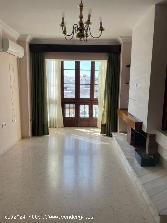 SE VENDE PISO EN EL CENTRO 4 DORMITORIOS - CADIZ