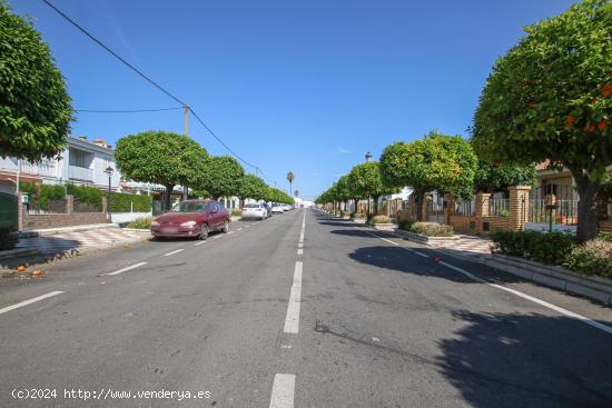 Vivienda adosada en pleno Villanueva del Ariscal, a pocos metros de la estación de tren de cercaní