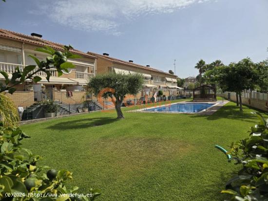  CASA ADOSADA ESQUINERA CON PISCINA COMUNITARIA - TARRAGONA 