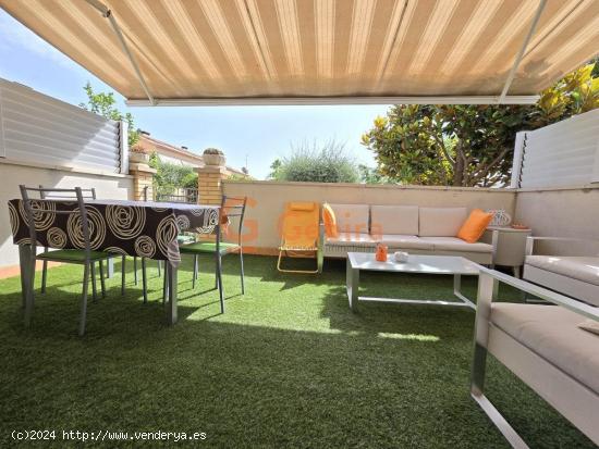 CASA ADOSADA ESQUINERA CON PISCINA COMUNITARIA - TARRAGONA