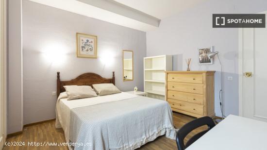 Gran habitación con calefacción en apartamento de 6 dormitorios, Salamanca - MADRID