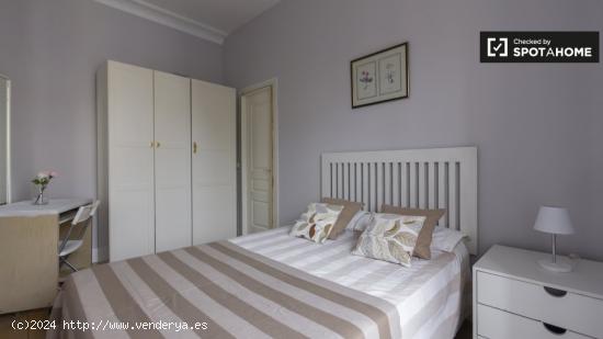 Hermosa habitación con calefacción en apartamento de 5 dormitorios, Salamanca - MADRID