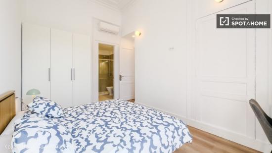 Se alquila habitación en piso compartido en Barcelona - BARCELONA