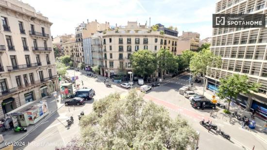 Se alquila habitación en piso compartido en Barcelona - BARCELONA