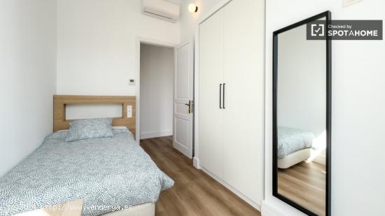 Se alquila habitación en piso compartido en Barcelona - BARCELONA