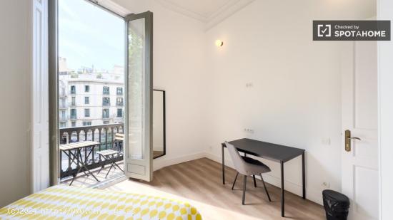 Se alquila habitación en piso compartido en Barcelona - BARCELONA