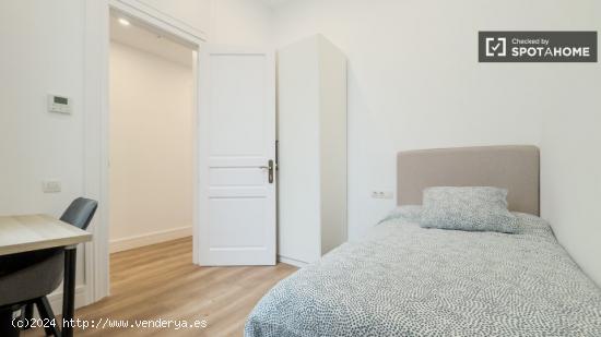 Se alquila habitación en piso compartido en Barcelona - BARCELONA