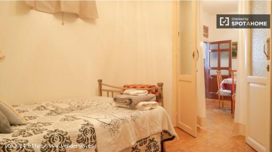 Alquiler de habitaciones en apartamento de 5 dormitorios en Malasaña - MADRID