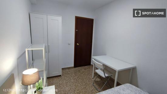 Habitación en piso compartido en valencia. - VALENCIA