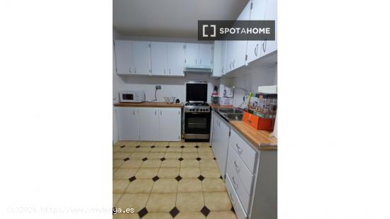 Habitación en piso compartido en valencia. - VALENCIA