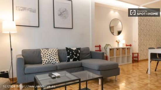 Apartamento de 4 dormitorios en alquiler en Embajadores - MADRID