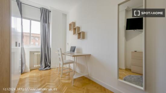 Se alquila habitación en piso compartido en Madrid - MADRID