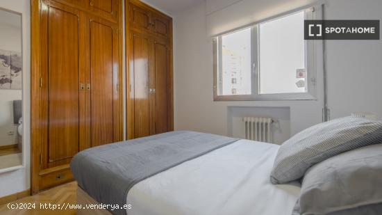 Se alquila habitación en piso compartido en Madrid - MADRID