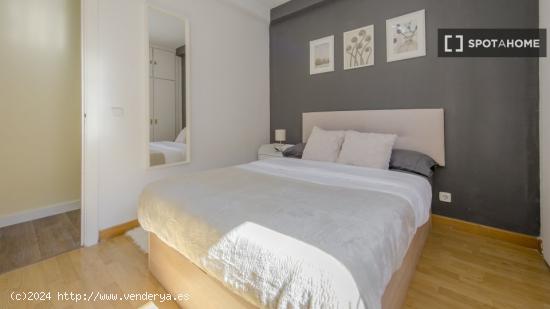 Se alquila habitación en piso compartido en Madrid - MADRID