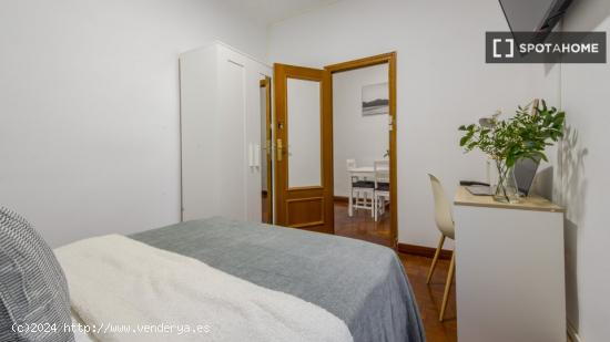 Se alquila habitación en piso compartido en Madrid - MADRID