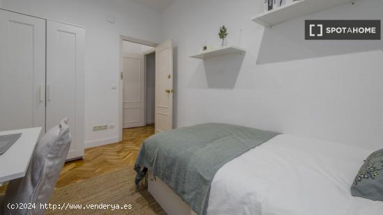 Se alquila habitación en piso compartido en Madrid - MADRID