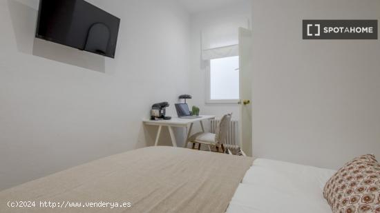 Se alquila habitación en piso compartido en Madrid - MADRID