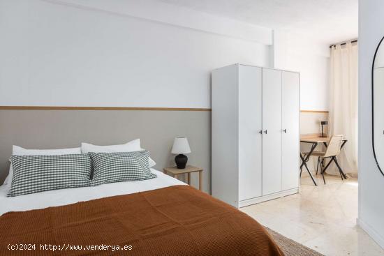 Se alquila habitación en piso compartido en Alicante - ALICANTE