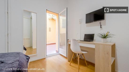 Se alquila habitación en piso compartido en Madrid - MADRID