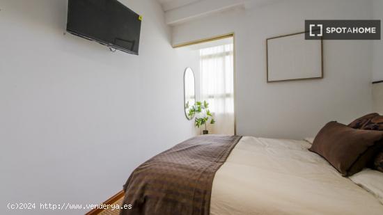 Se alquila habitación en piso compartido en Madrid - MADRID