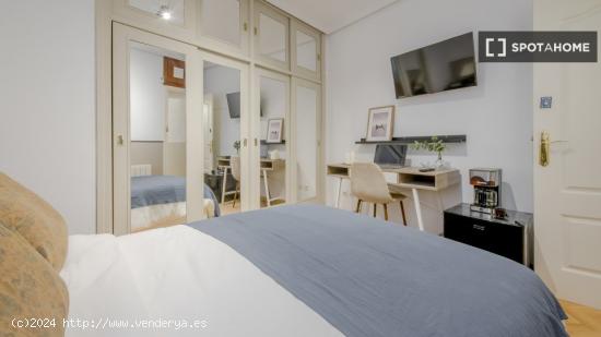 Se alquila habitación en piso compartido en Madrid - MADRID