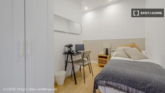 Se alquila habitación en piso compartido en Madrid - MADRID