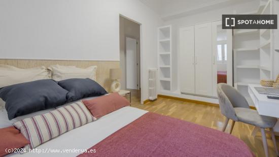 Se alquila habitación en piso compartido en Madrid - MADRID