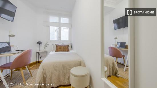 Se alquila habitación en piso compartido en Madrid - MADRID