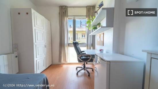 Se alquila habitación en piso compartido en Barcelona - BARCELONA