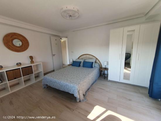 Alquiler de habitaciones en apartamento de 5 habitaciones en Poblados Marítimos - VALENCIA