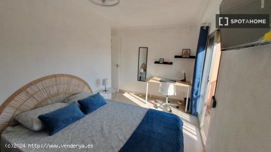 Alquiler de habitaciones en apartamento de 5 habitaciones en Poblados Marítimos - VALENCIA